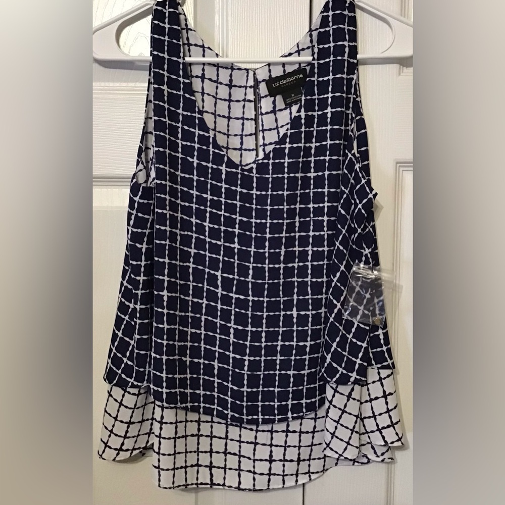 Liz Claiborne top. Size Medium(NWOT)